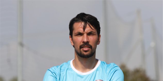 transfer-haberleri-antalyaspor-alperen-uysal-ile-yollarini-ayirdi-1688551137666.jpg